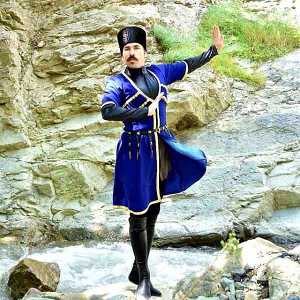 یاشار عزیزی