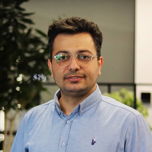 کارن آهنگری کی هست؟